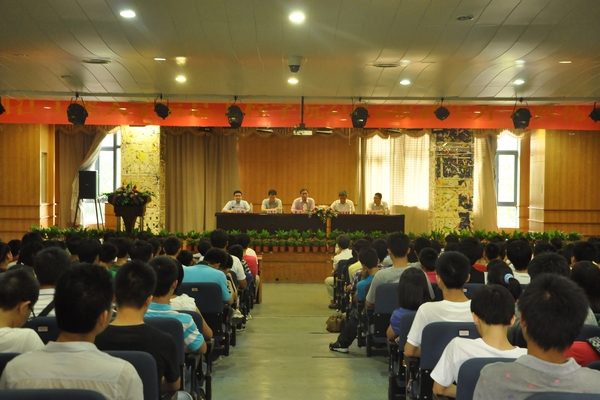 2012级新生开学典礼现场