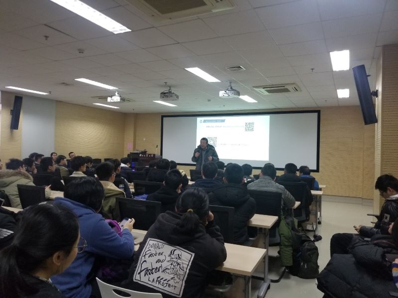 1551951985986027836.jpg 2、电子竞赛指导教师代表南余荣讲解赛题范围.jpg