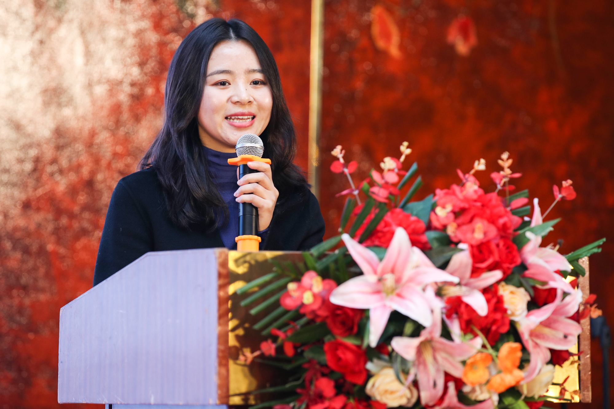 1577778303493046514.jpg 汤思主持.jpg