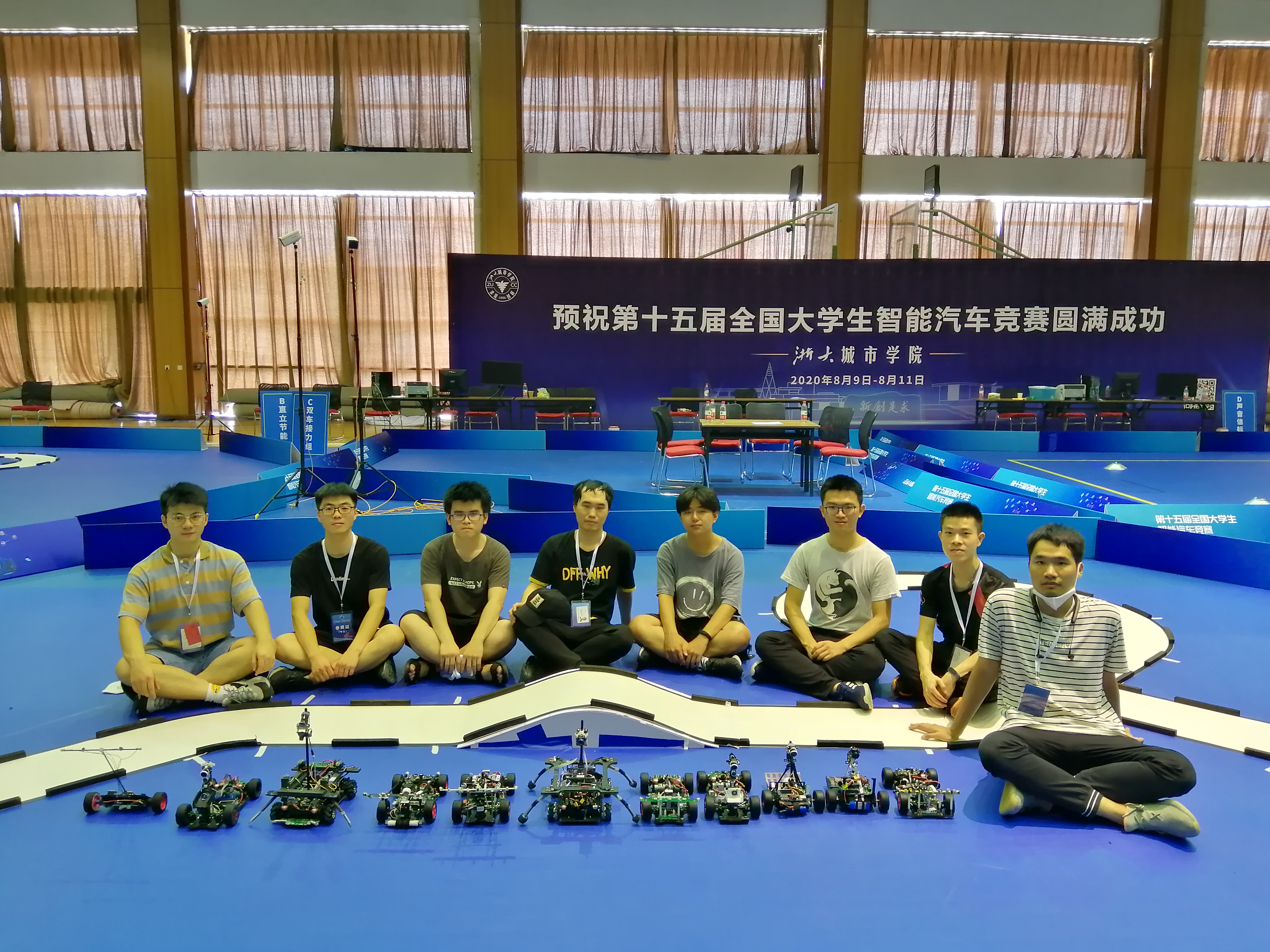 1599660012674080465.jpg 获奖学生及作品合影.jpg